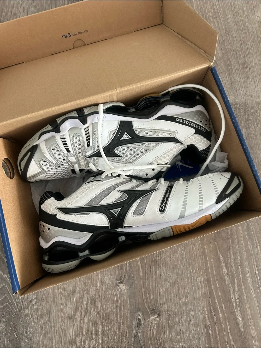 Brand new Mizuno Wave Tornado 8 Volleyball Shoes